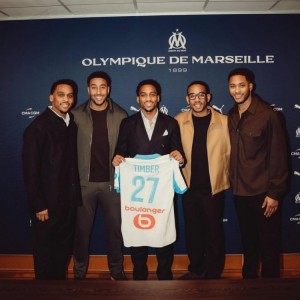 一共五兄弟！朱利安·廷伯参加双胞胎昆滕·廷伯加盟马赛签约仪式